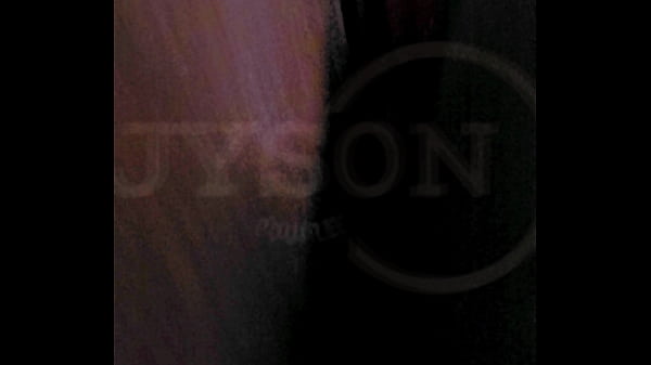 Mamãe Noel me deu um brinquedo o pau dele vibrar com meu brinquedo que vibra meu pau e meu presente foi ele gozar dentro dela 2 vezes